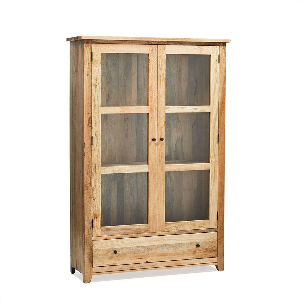 Mueble de madera con dos puertas de vidrio divididas en secciones rectangulares y un cajón en la parte inferior con tiradores redondos de metal negro. El diseño es rústico y exhibe vetas naturales de la madera.